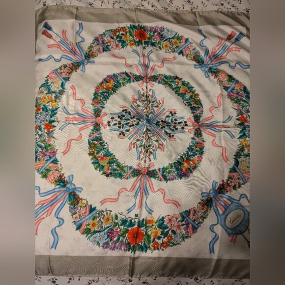 Authentic Gucci Floral V.Accornero Silk Scarf - Picture 4 of 15